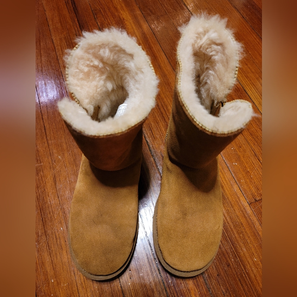 UGG " Florence" Boots-Chestnut-Size 7-Discontinued